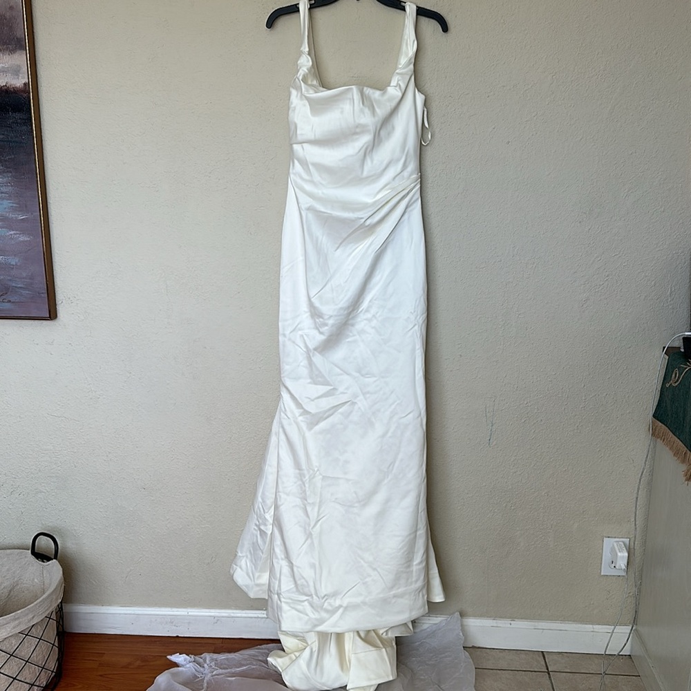 HOUSE OF CB 'Emilie' Off White Satin Mermaid Bridal Gown NWOT size L - Picture 9 of 15